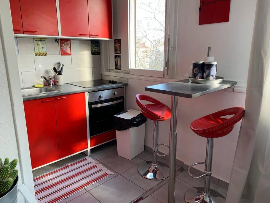 Апартаменты Parking Prive,T1 Bis, 10Mn Lyon Centre Вийёрбан Экстерьер фото