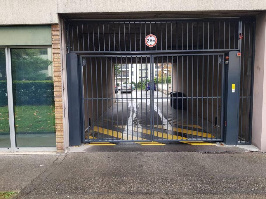 Апартаменты Parking Prive,T1 Bis, 10Mn Lyon Centre Вийёрбан Экстерьер фото